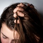 5  powodów przetłuszczania się włosów